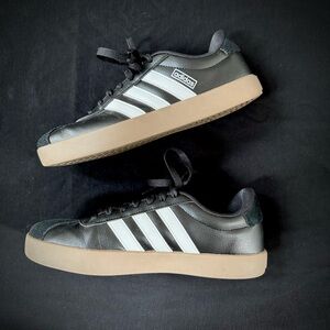 Classic Black & White Adidas VL Court